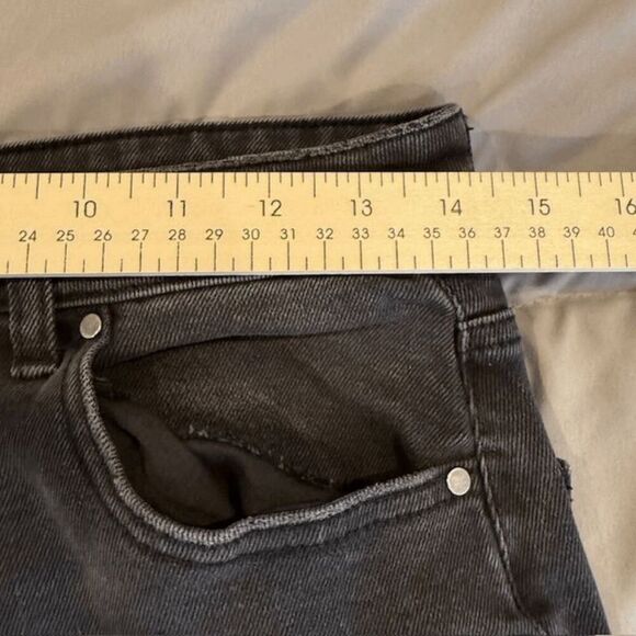 Tinseltown Stonewashed Black Jeans Distressed Relaxed Fit Tapered Leg Size 11 - Picture 8 of 12